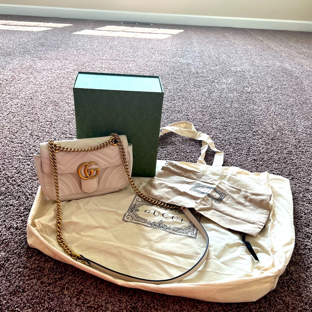 AUTHENTIC Gucci GG Marmont matelassé mini bag